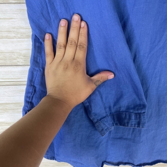 LL Bean Blue Pleated Linen Long Sleeve Button Down - Picture 4 of 5